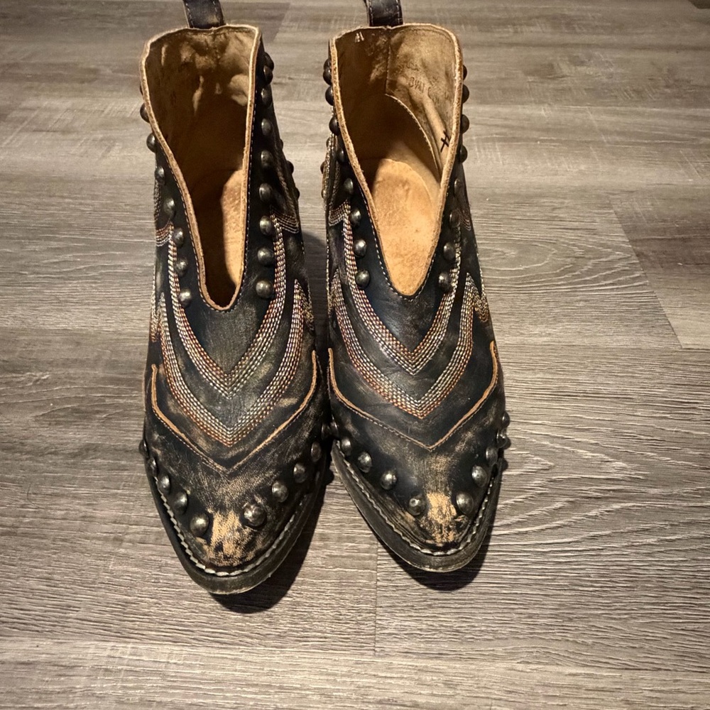 Like New! Circle G by Corral Bootie Studded Boots - Picture 2 of 7